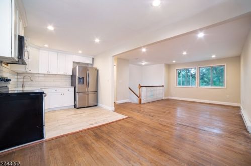 7 Hillside Dr, Mount Olive, NJ 07828-1423