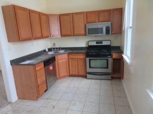 408 Cory Ave, Waukegan, IL 60085-4027