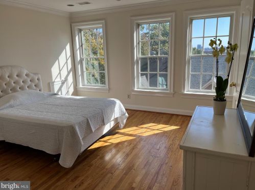 3946 Highwood Ct, Washington DC 20007-2131 exterior