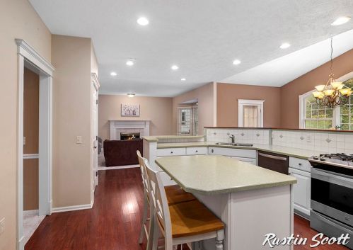 1621 Falcon Crest Dr, Grand Rapids MI 49525-7011 exterior