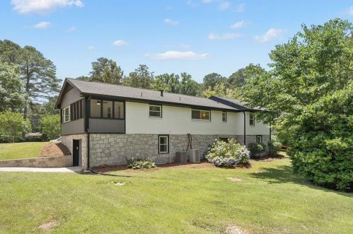 1922 Jacolyn Pl, Atlanta GA  30329-3316 exterior