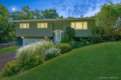 4703 Rose St, Bull Valley, IL 60014-8140