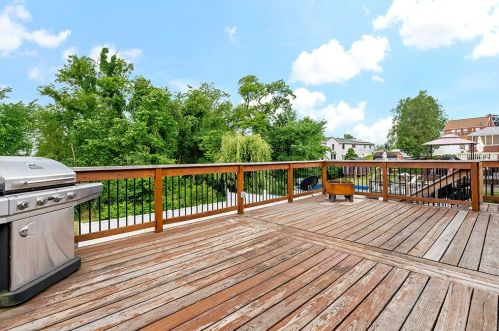 700 Edgewater Dr, Pittsburgh PA 15122-1119 exterior