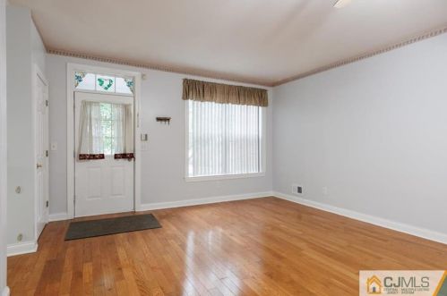 70 Central Ave, Metuchen NJ  08840-1823 exterior