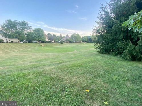 1121 Sunwood Ln, Lancaster PA  17601-7104 exterior