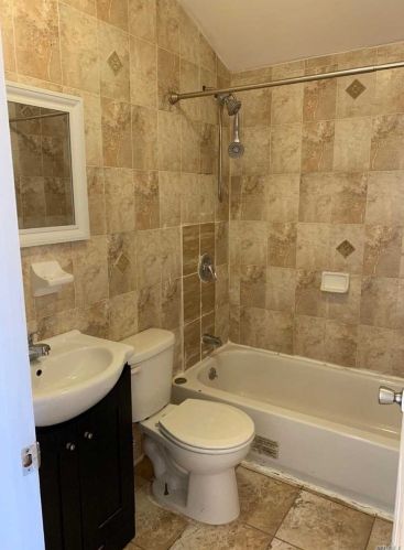 3939 Secor Ave, Bronx NY 10466-2412 exterior