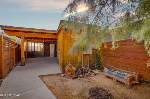 837 8 St, Tucson AZ 85719-5517 exterior