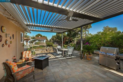 1326 Oregon Dr, Concord CA 94521-4640 exterior