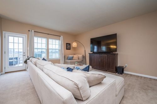 137 Cimarron Dr, Moon Twp PA  15108-9642 exterior