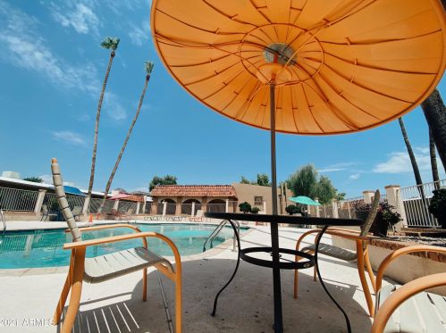 1320 Bethany Home Rd, Phoenix AZ 85014-2048 exterior