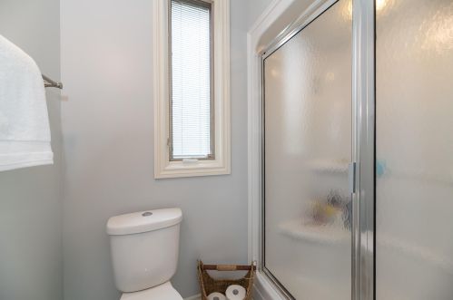 952 Eagle Lk Dr, Kalamazoo MI 49009-8429 exterior