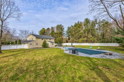 12 Attridge Ct, Huntington Station NY 11747-1803 exterior