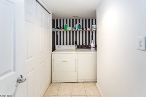 15 Reynolds Ave, Parsippany NJ 07054-3310 exterior