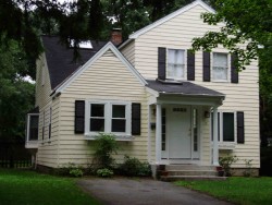 15 Carl St, Newton, MA 02461-1905