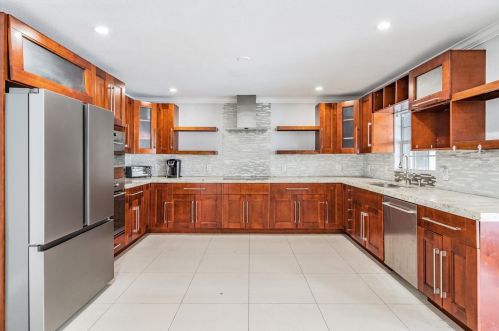 8201 Kirkwood Dr, Tampa FL  33634-2238 exterior