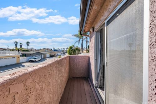 5356 Driftwood St, Oxnard CA 93035-1032 exterior