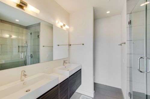 450 Oak St, Chicago IL 60610-7298 exterior