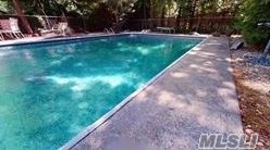 115 Gannet Dr, Commack NY 11725-4903 exterior