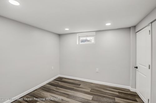 56 Sharon Ave, Edison NJ 08817-4517 exterior