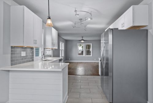 6169 Cleveland St, Gary, IN 46410-2302