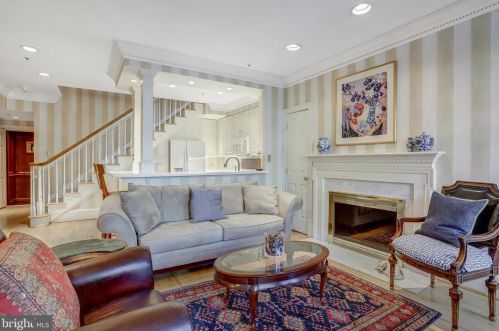 25 Wilkes St, Alexandria VA 22314-3853 exterior