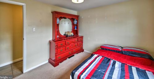 1 Hamilton Lk Dr, Trenton NJ 08619-3437 exterior