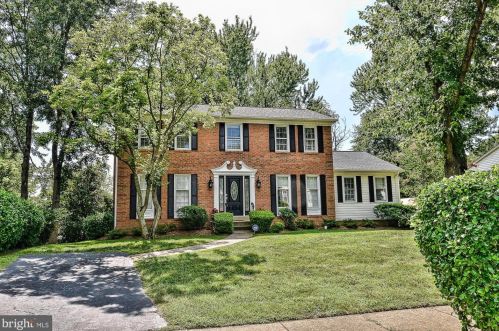 7511 Berwick Ct, Alexandria VA  22315-4110 exterior