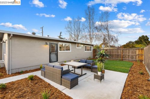 2796 Courtland Dr, Concord CA  94520-4720 exterior