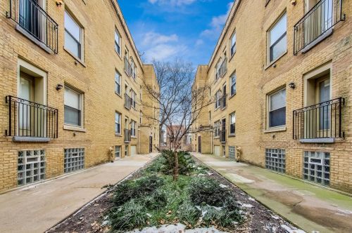 4716 Bernard St, Chicago, IL 60625-6905