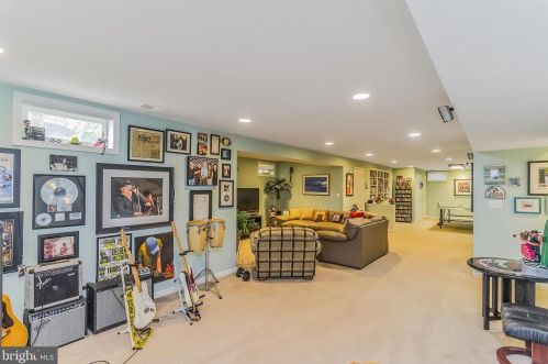 13606 Mt Prospect Dr, Rockville MD 20850-3510 exterior