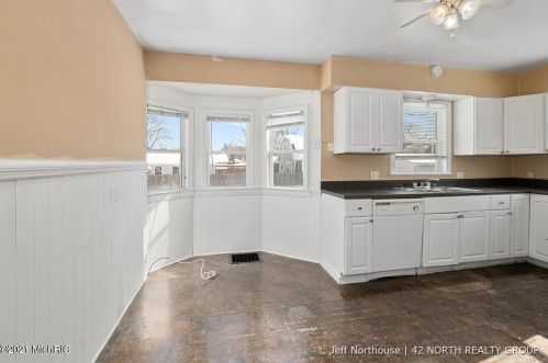 1342 Whiting St, Wyoming MI exterior