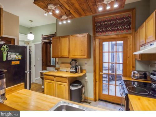 241 Bainbridge St, Philadelphia PA 19146-2034 exterior