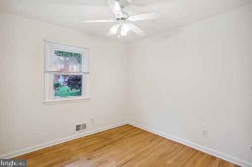 218 Forest Ave, Rockville MD 20850-1820 exterior