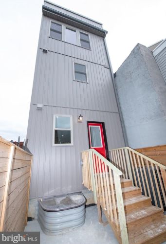 2213 Emerald St, Philadelphia PA 19134-3548 exterior