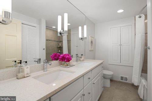 10017 Carmelita Dr, Rockville MD 20854-4247 exterior