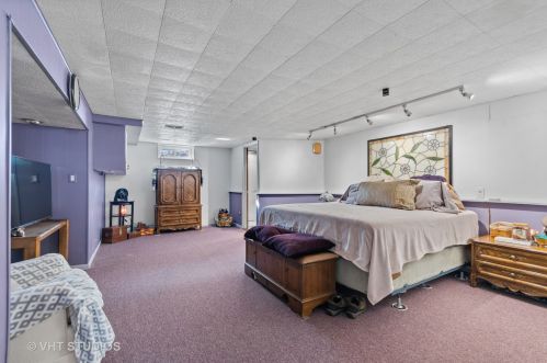 682 Fairview Ave, Elmhurst IL 60126-4232 exterior