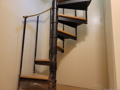 61 Mt Pleasant St, Derby CT 06418-2043 exterior