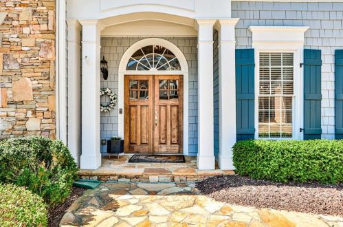 1069 Bluffhaven Way, Atlanta, GA 30319-4818