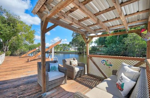 1392 Henderson Crk Dr, Naples FL 34114-8734 exterior