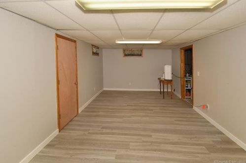 25 Ridgeview Ln, Enfield CT 06082-2563 exterior