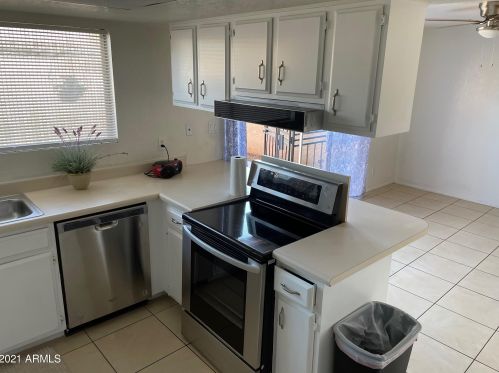 8224 33rd Ave, Phoenix AZ 85017-2303 exterior