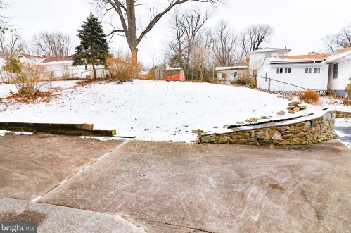 1201 Clagett Dr, Rockville MD 20851-2116 exterior