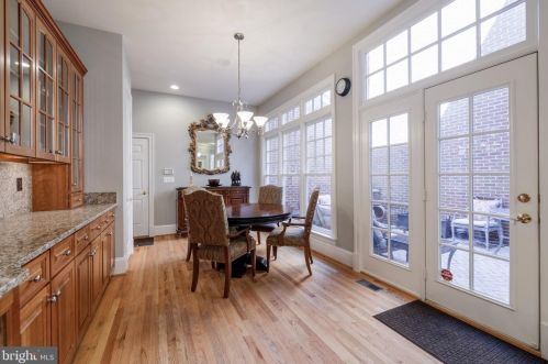 1456 Harvest Xing Dr, Mc Lean VA 22101-5651 exterior