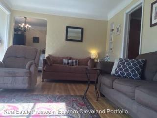 4233 Hinsdale Rd, Cleveland OH  44121-2705 exterior