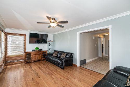 5348 Kenneth Ave, Chicago, IL 60632-4724