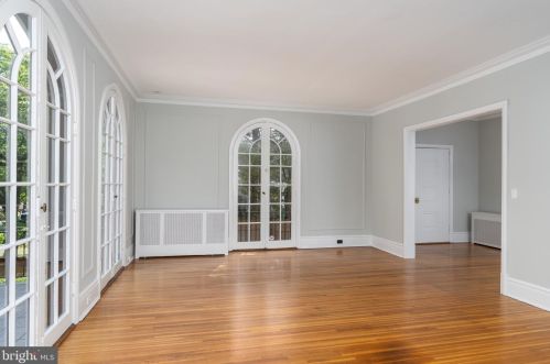 3524 Edmunds St, Washington DC 20007-1463 exterior