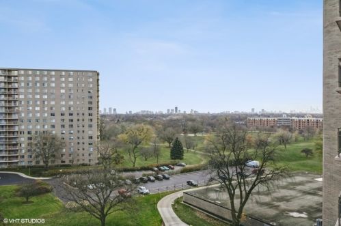 7033 Kedzie Ave, Chicago IL  60645-2845 exterior