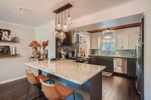 5204 Buffalo Pass, Austin TX  78745-2704 exterior