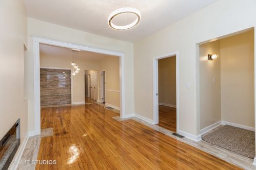 6734 Michigan Ave, Chicago IL  60637-3921 exterior