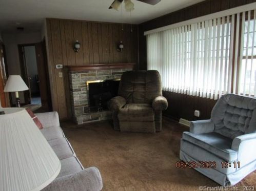 15 Robin Rd, Seymour, CT 06483-3239